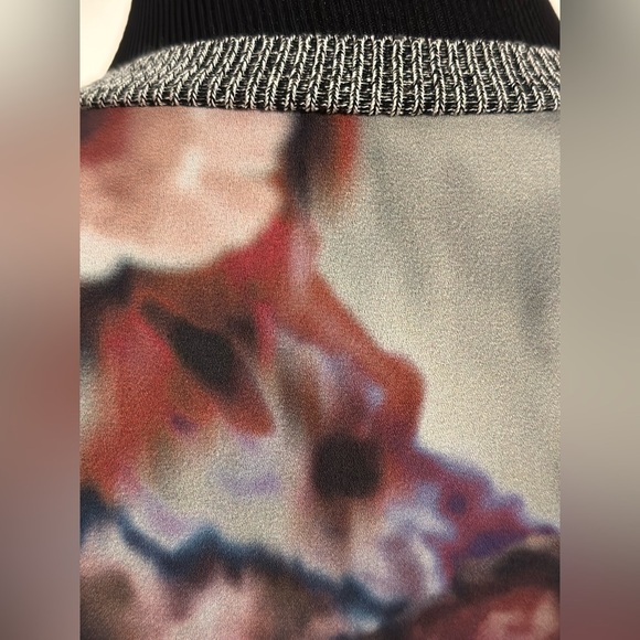 Zara Gray With Satin Watercolor Floral Overlay V-neck Knit Sweater Size Small - Picture 8 of 10